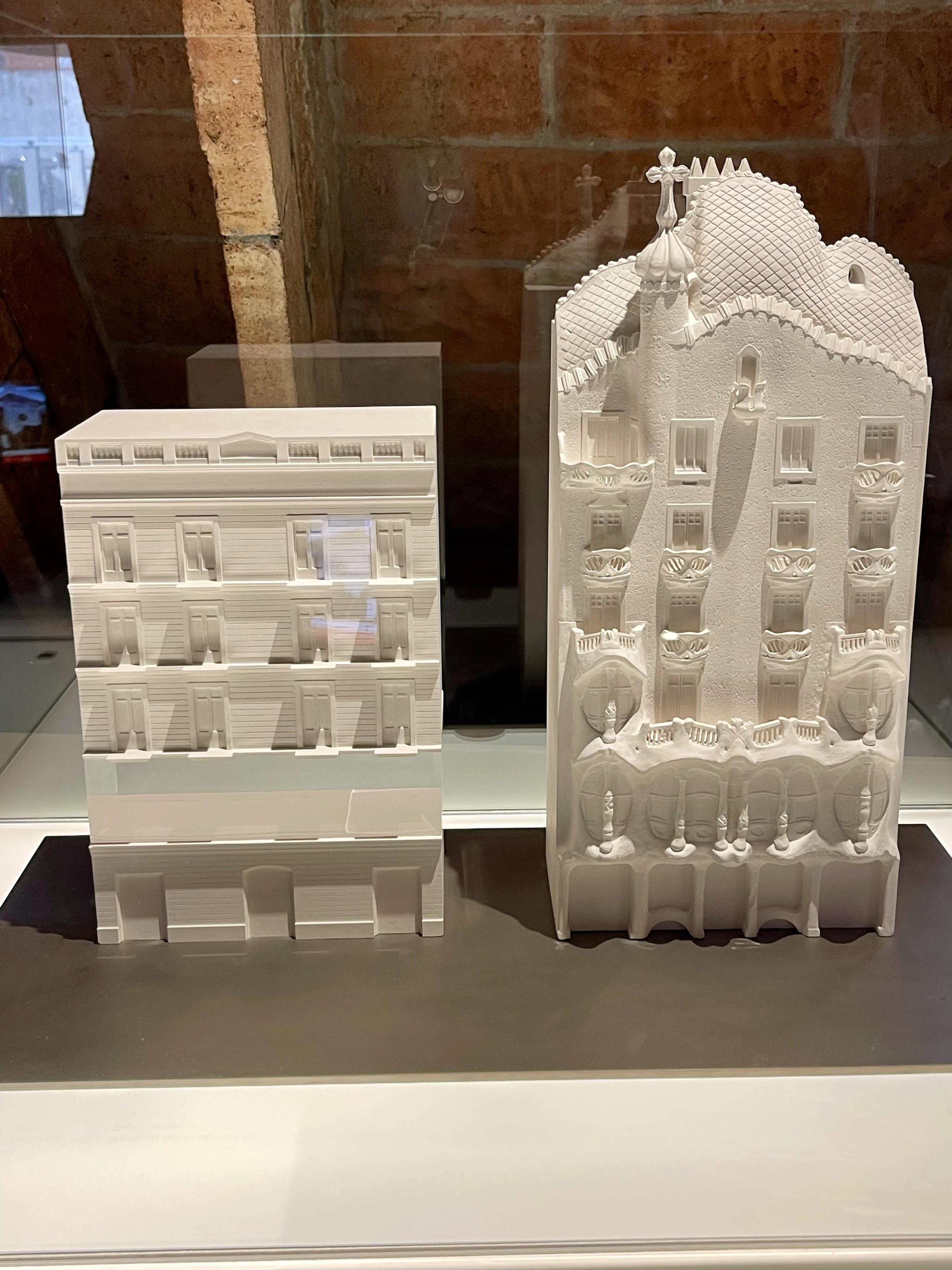Architectural model showing the original plain building alongside Gaudí's Casa Batlló redesign