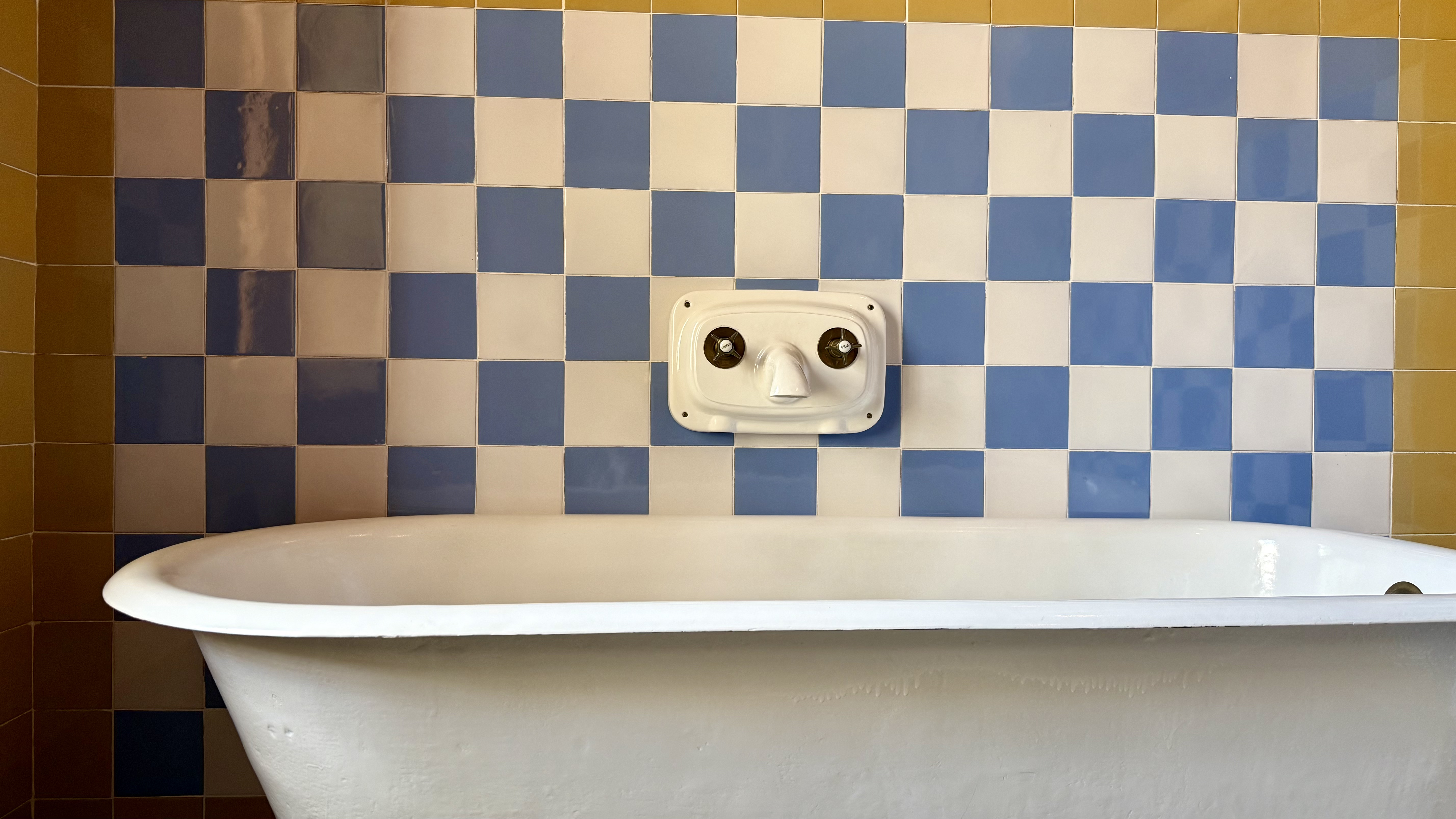 Casa Vicens Barcelona bathtub interior detail