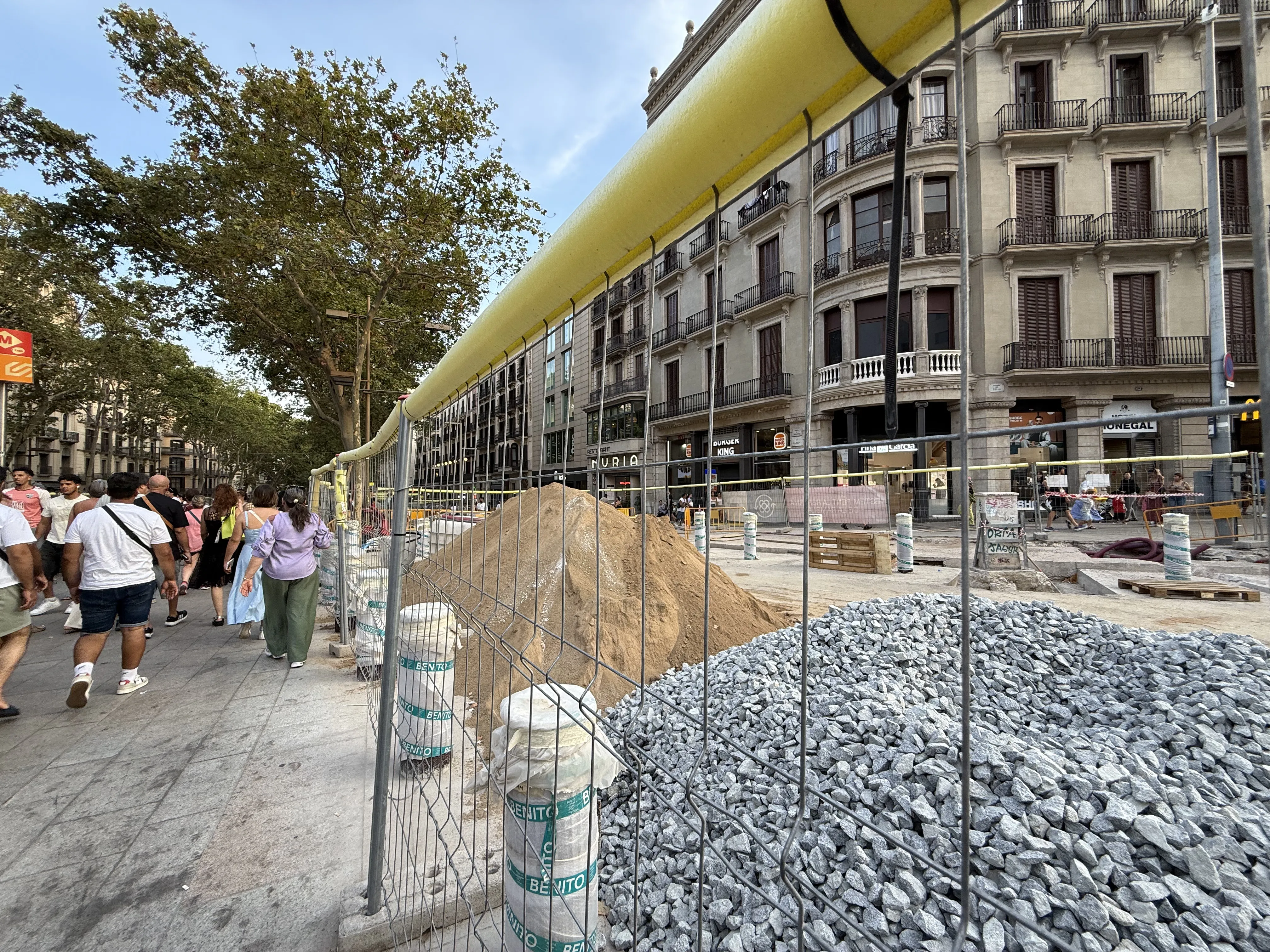 Temporary pedestrian walkway around La Rambla construction, Barcelona